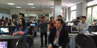 歡樂抓錢舞，迎接畢加美好的一天