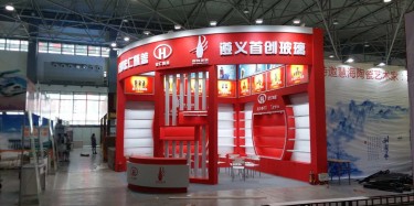 來來，畢加展覽在酒博會為你們的抖森干一杯