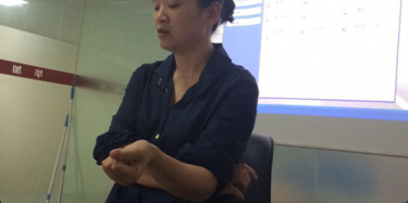 畢加邀請?zhí)K英老師做“會展數據和會展禮儀”專題講座