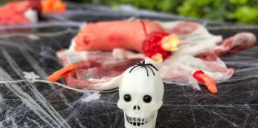 敢不給我糖，我就搗蛋